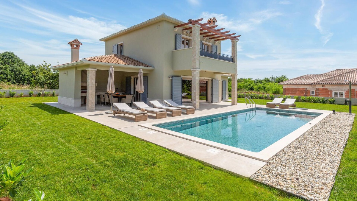 Santalezi House | 3 bedroom awesome home in Nedescina