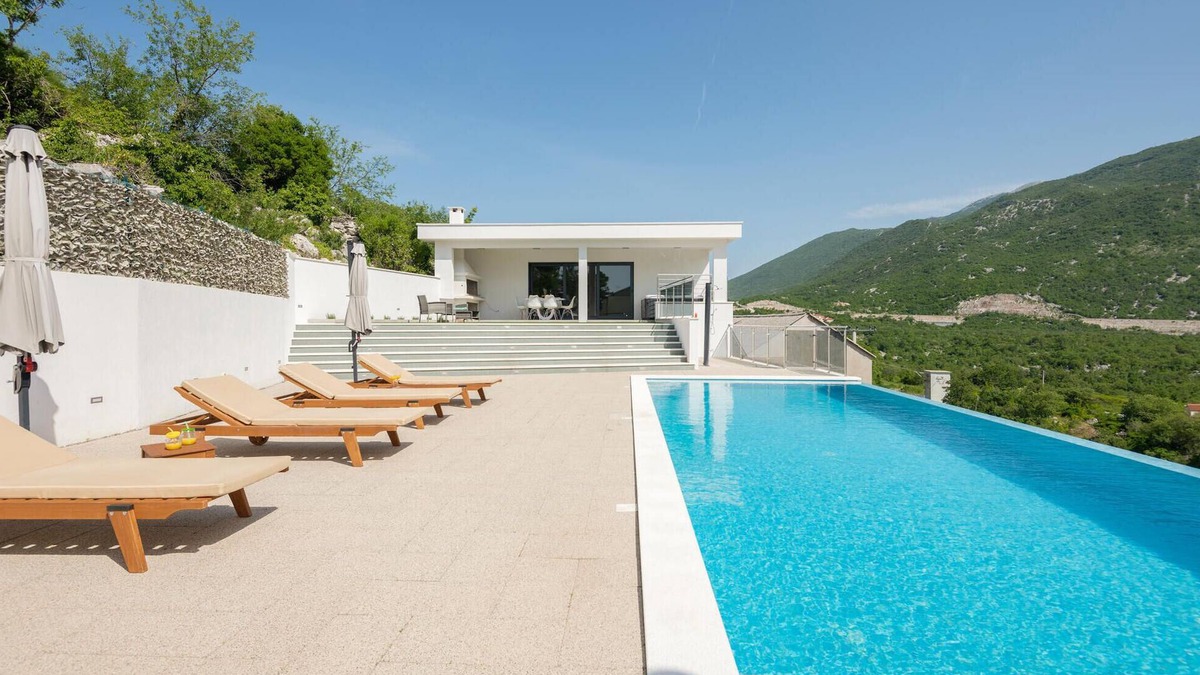 Rastovac House | 3 bedroom awesome home in Zagvozd