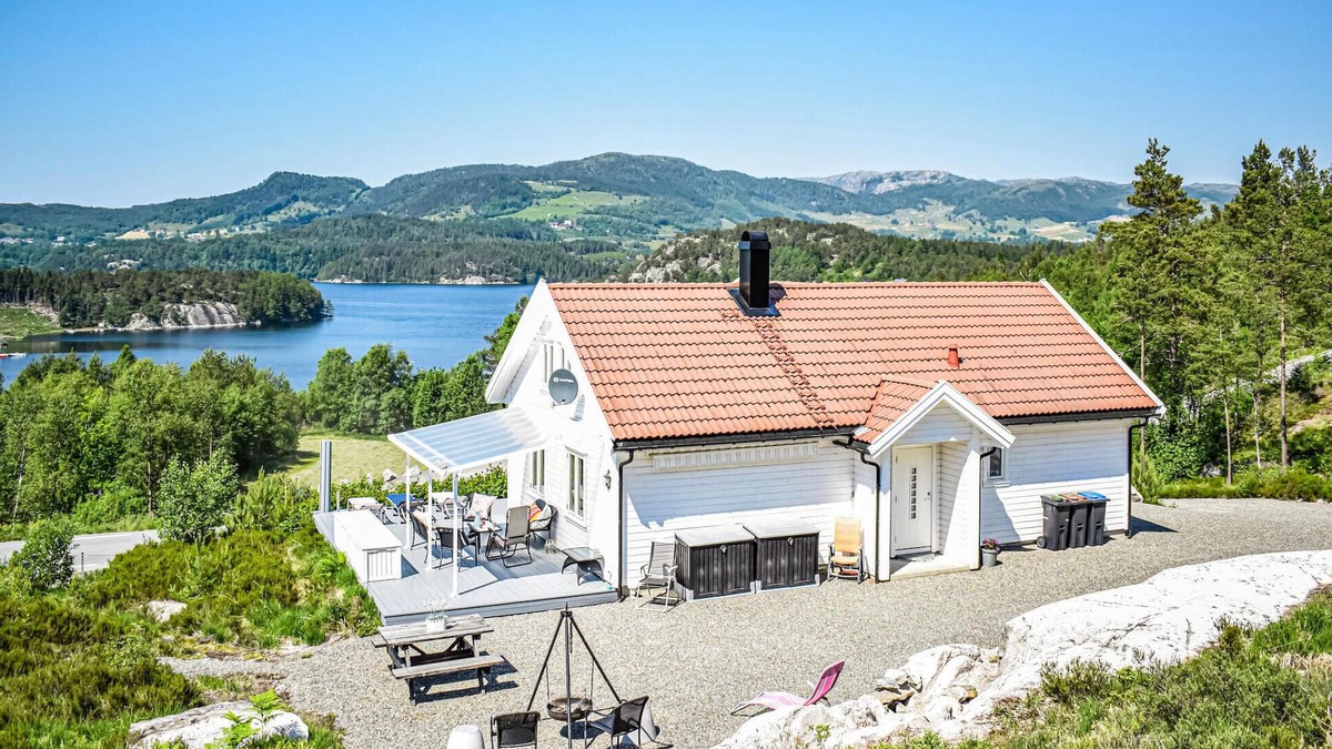 Vindafjord House | 3 bedroom awesome home in Skjold