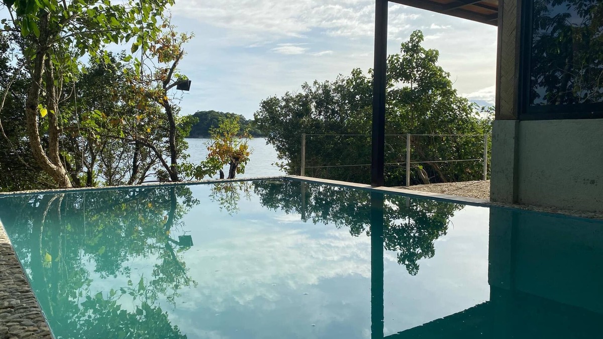 Coron House | 3 Bedroom Beach House with Pool