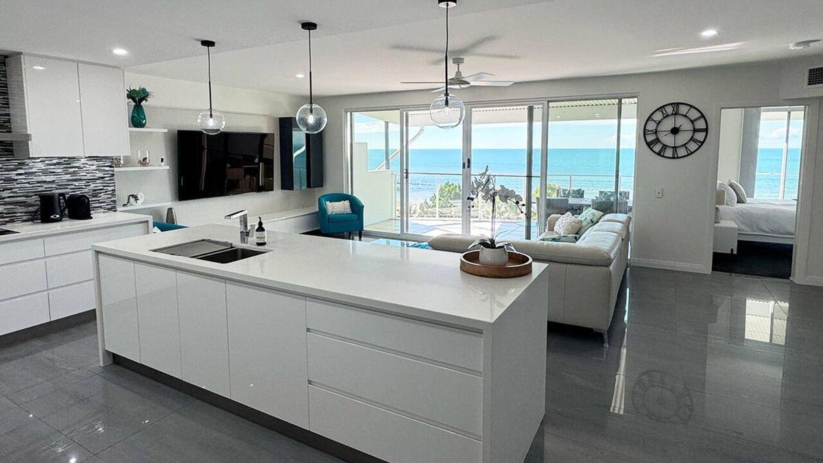 Pialba Apartment | 3 Bedroom Beachfront Penthouse w/Epic Rooftop & Ocean Views