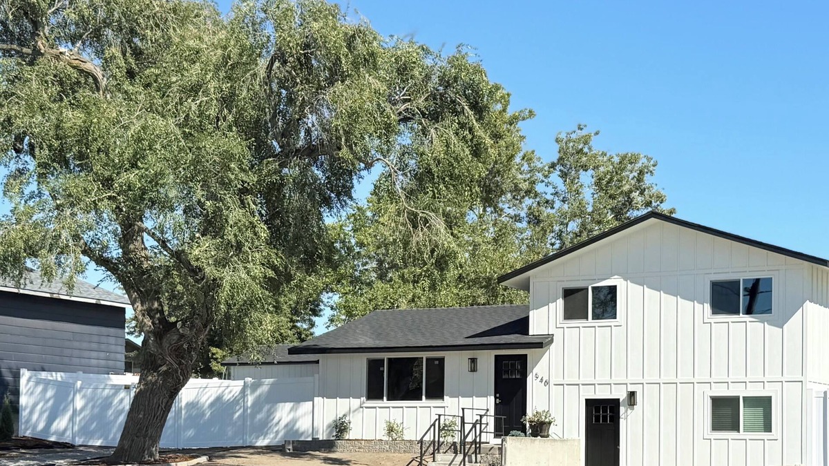Hermiston House | 3-bedroom, Beautifully Remodeled, Large Fenced Yard