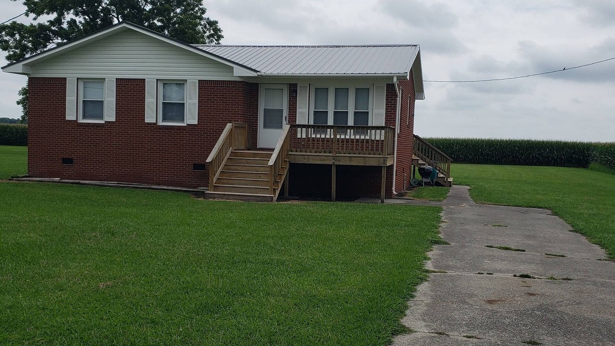 Swanquarter Cottage | 3-bedroom brick cottage in a great fishing and hunting area.