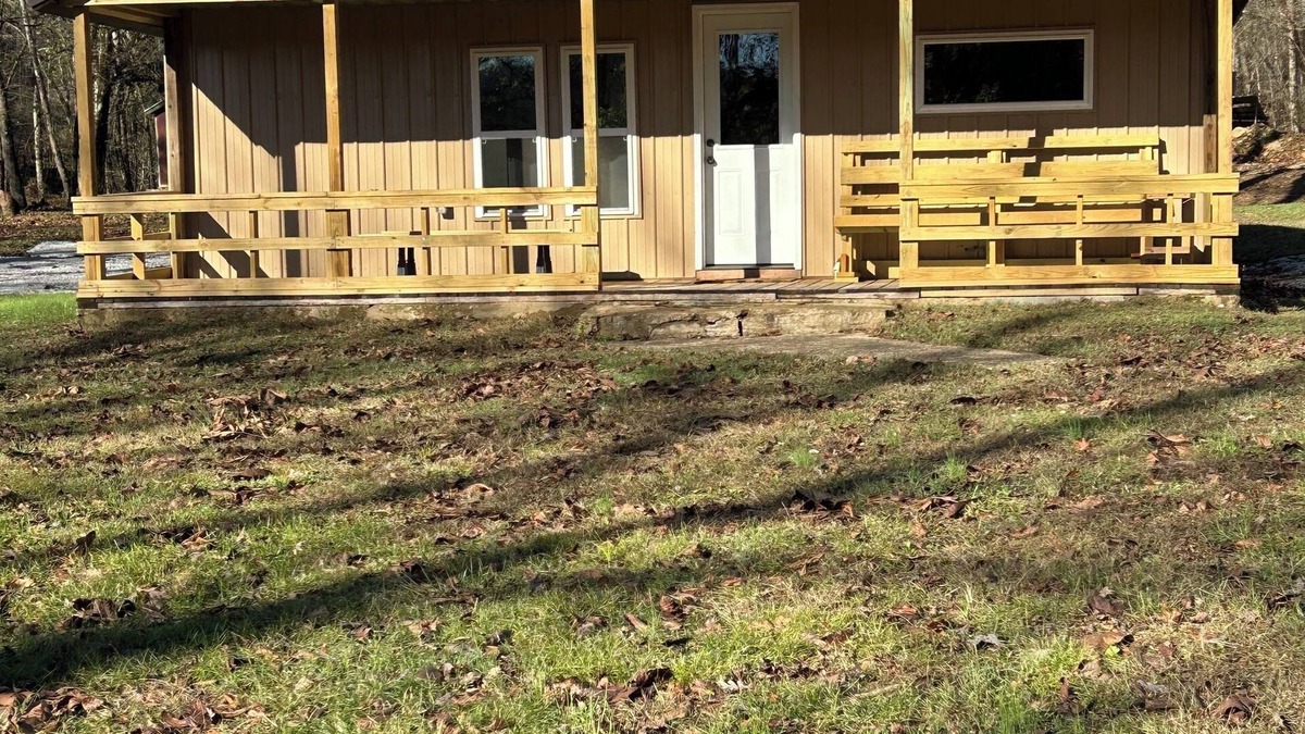 Combs Cabin | 3 bedroom cabin in Combs AR Mill Creek Rd .Closest rental to the Trailhead.