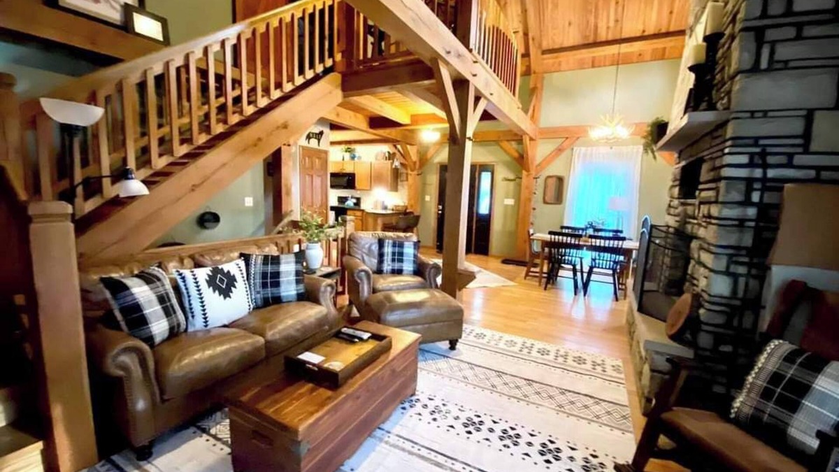 Waterloo Ski Chalet | 3 Bedroom Chalet, Hot Tub, Fireplace. Walk to Town.