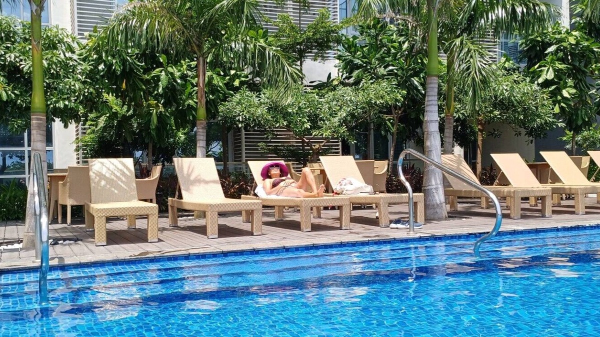 Mandurriao Condo | 3-bedroom condo in the heart of Iloilo City with pool, fitness room, WiFi