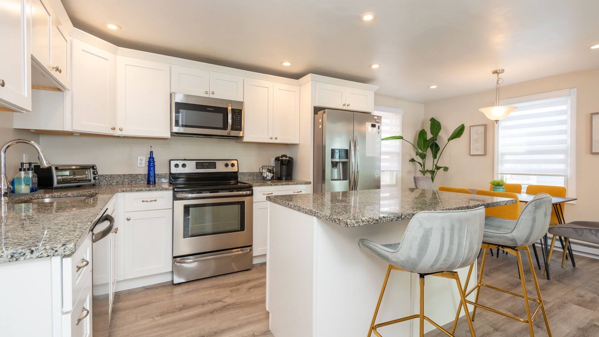 Swampscott Apartment | 3 bedroom condo nestled in Historic fishing village - dog friendly