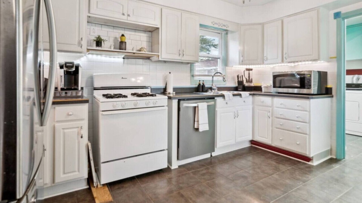 Mayfield Heights House | 3-Bedroom Cottage in Mayfield Heights