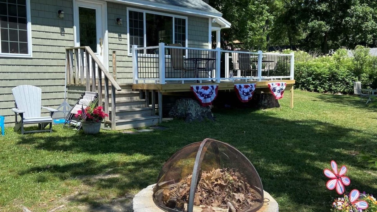 Poultney Cottage | 3 bedroom Cottage at Waters Edge with Spectacular view of water and mountains