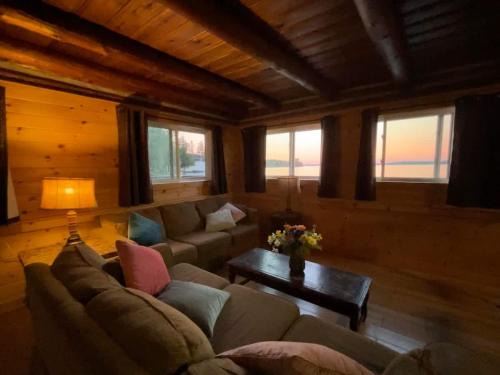 Rosedale House | 3-Bedroom Cottage #10 - Balsam Lake