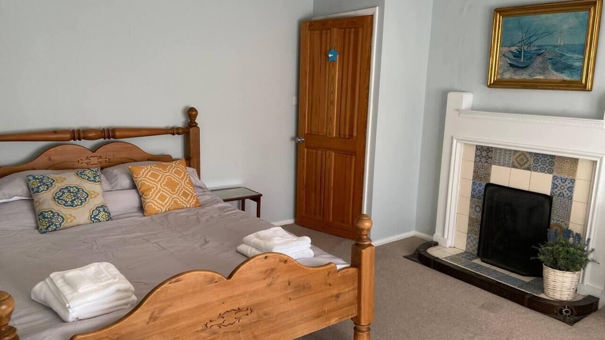 Scarborough Cottage | 3 Bedroom Cottage, Sleeps 5 village location