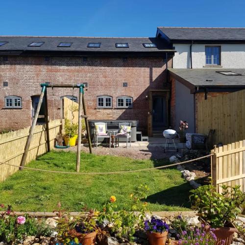 Honiton House | 3 Bedroom Cottage - Hot Tub Garden Parking