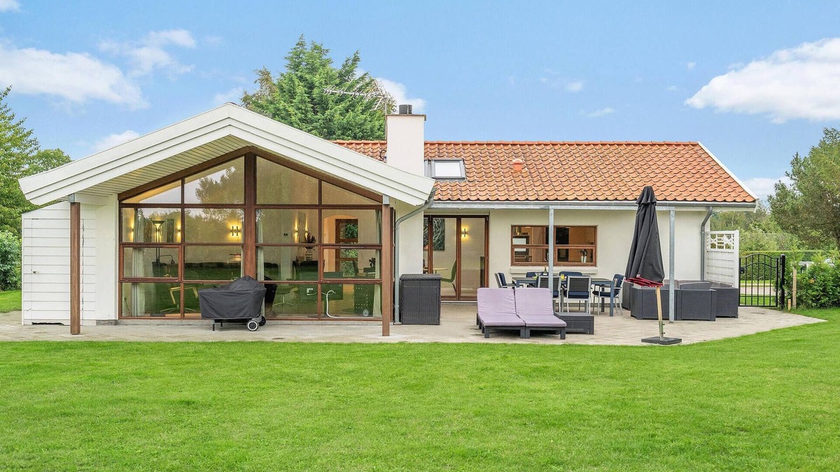 Bog By House | 3 bedroom cozy home in Bogø By