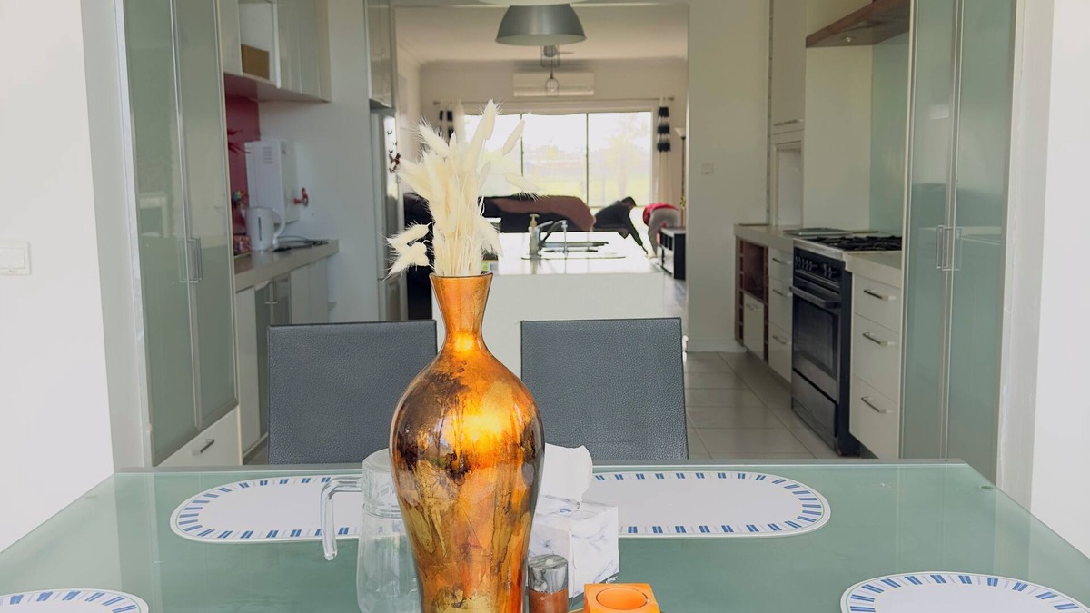 Werribee Villa | 3 Bedroom cozy villa in Werribee near Werribee CBD and other amenities