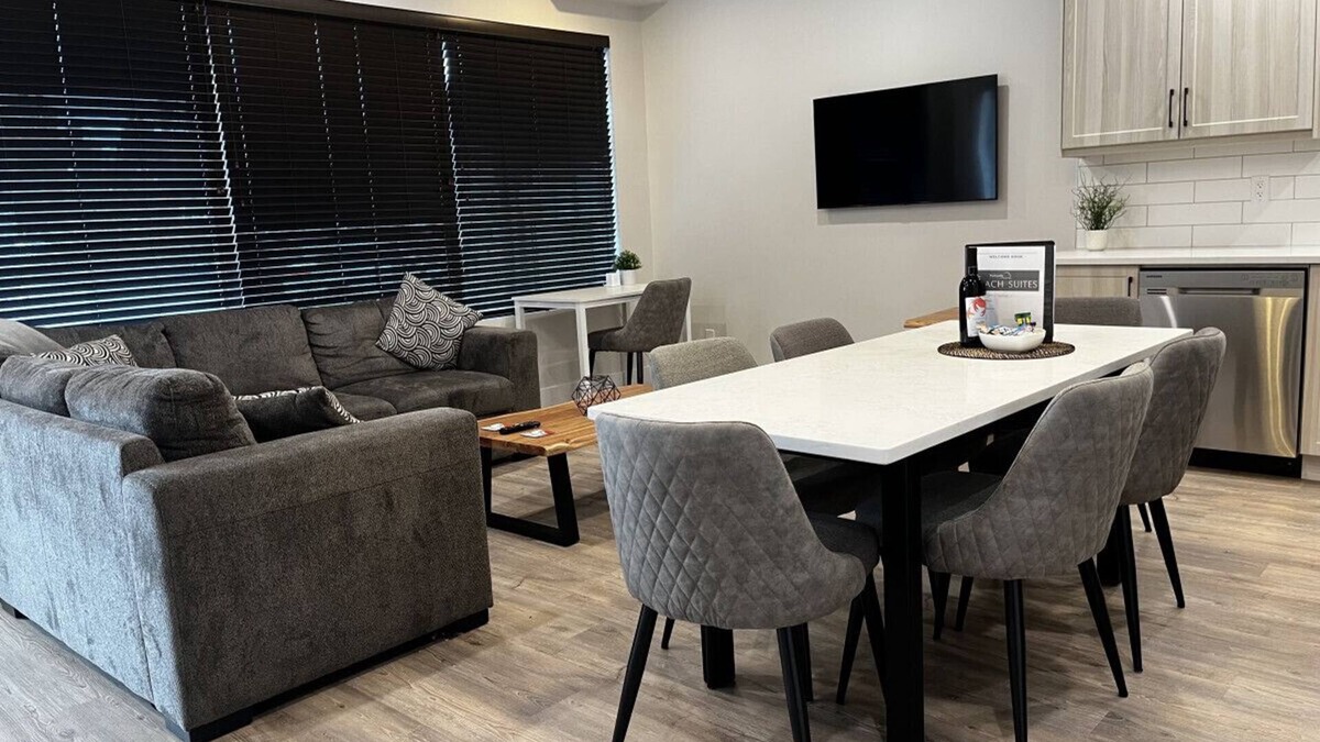 Regional District of Nanaimo Hotel | 3-bedroom Daily Monthly Rates Available Unit 3
