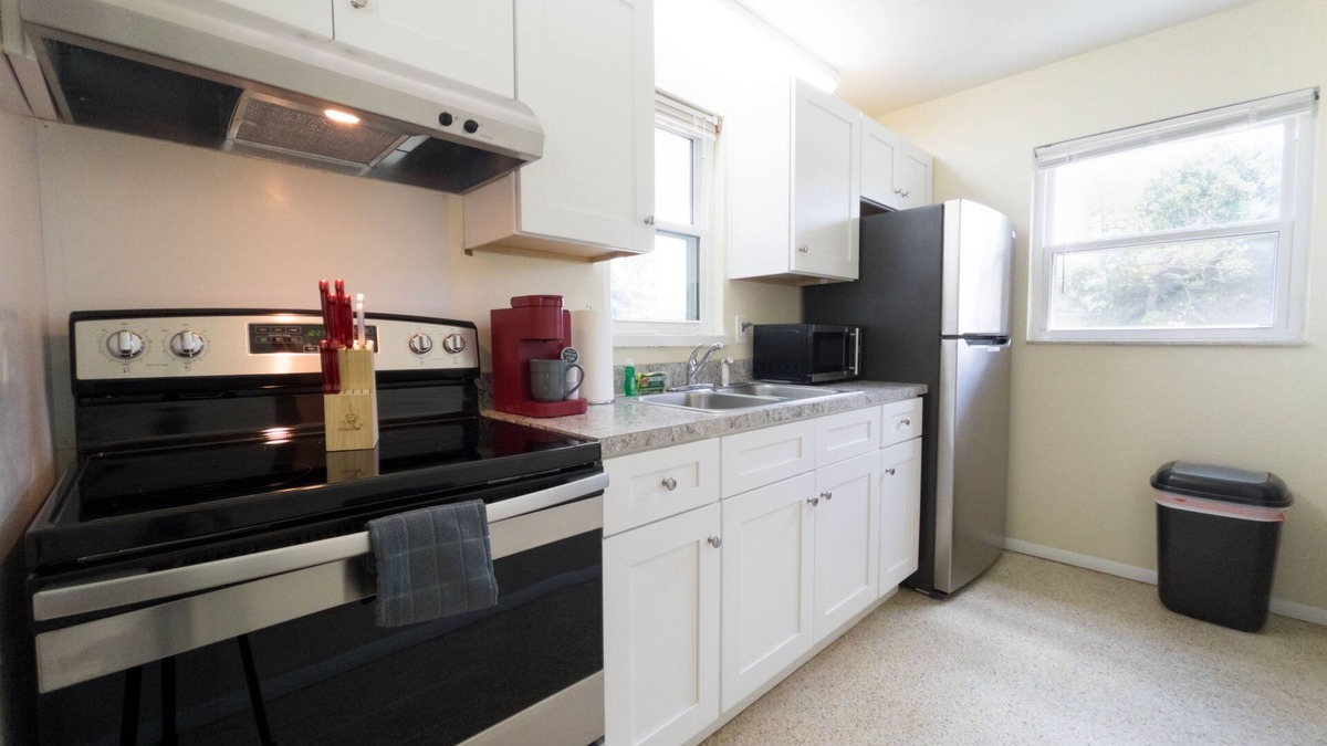 Richmond Heights House | 3 Bedroom Designer Home - Brand New Reno - Camping World Stadium