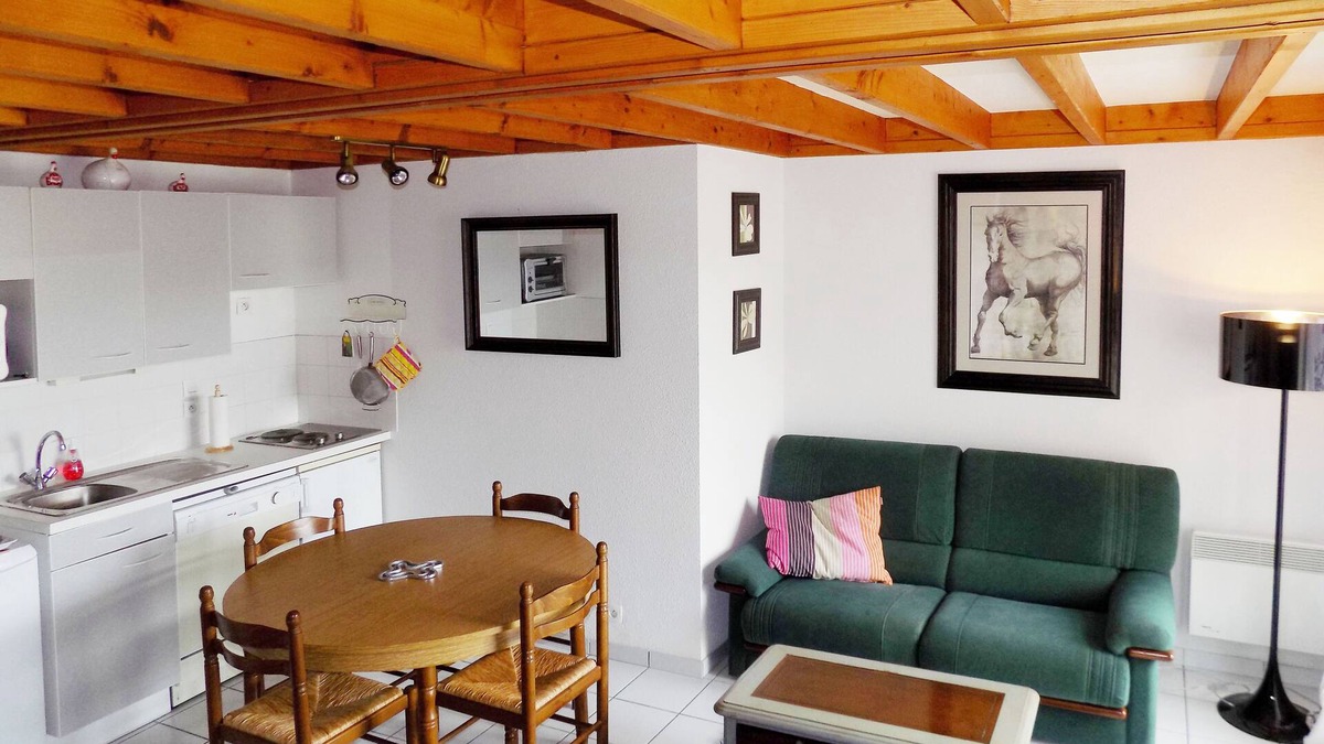 Carnac Apartment | 3 bedroom duplex for 5/6 people in residence with pool