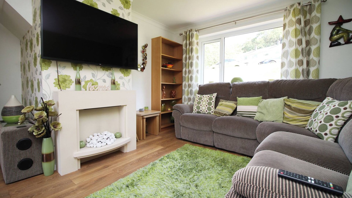 Newport House | 3 Bedroom family home Newport, located next to M4