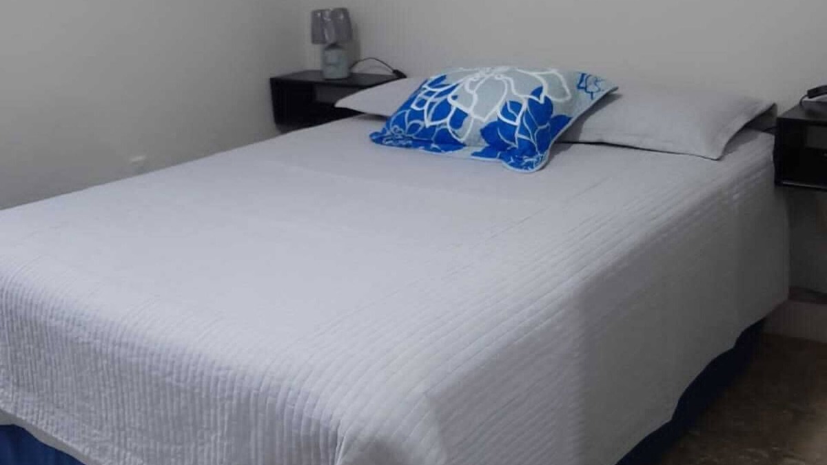 La Esperanza Apartment | 3-bedroom family/pet-friendly apartment in lovely La Esperanza