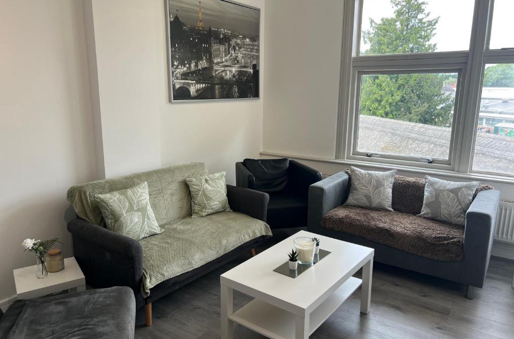 Wellingborough Apartment | 3 Bedroom Flat in Town Centre