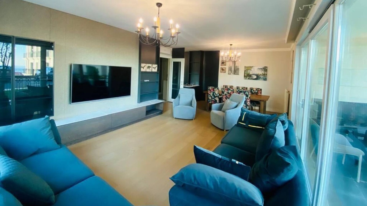 Beylikduzu Apartment | 3 bedroom flat with private garden/balcony