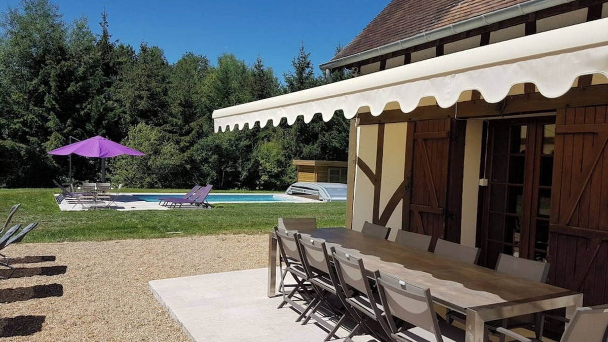 Fontaines-en-Sologne House | 3 bedroom house and TV lounge, private swimming pool, 50 ha forest, ponds, tennis court