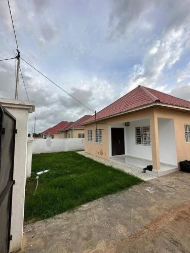 Tujereng House | 3 bedroom, free Wi-fi, Aircon & Hot water