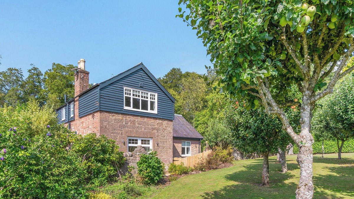 Murthly Cottage | 3 bedroom accommodation in Kirkton of Lethendy