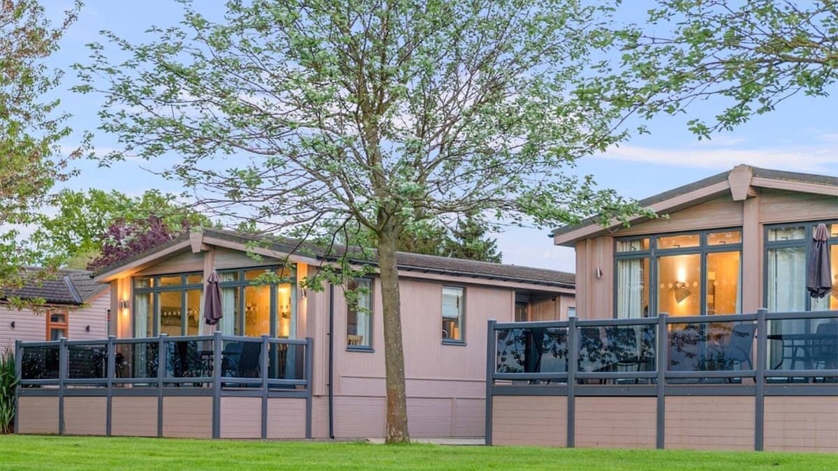 Tiddington Ski Chalet | 3 bedroom accommodation in Stratford-upon-Avon