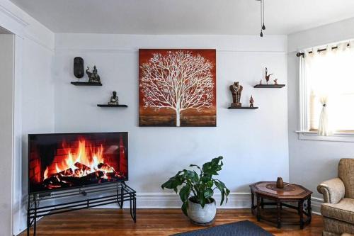 Jersey City Apartment | 3 Bedroom Gem! King, Full & Twin Beds, Sauna with Free Parking plus more