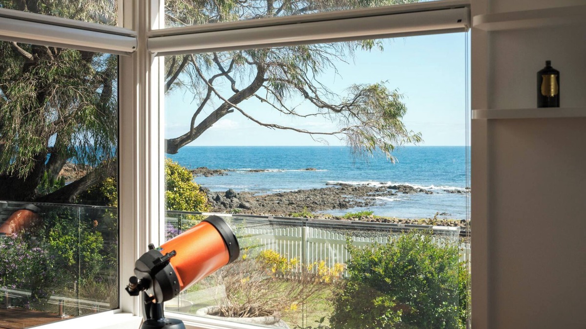 Penguin House | 3-Bedroom Getaway Minutes from the Beach