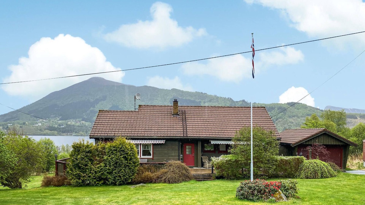 Hareid House | 3 bedroom gorgeous home in Hareid