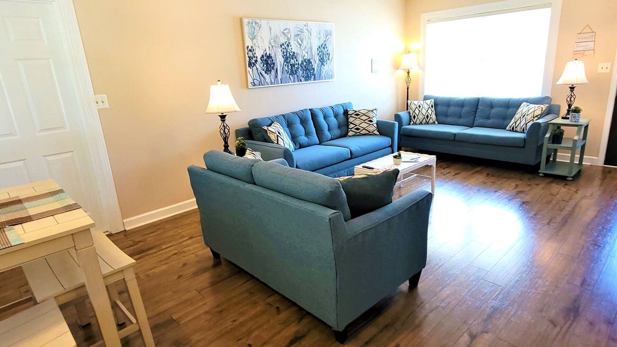 Athens House | 3 Bedroom Home 1 Mile From I-65, restaurants, shopping, fenced backyard