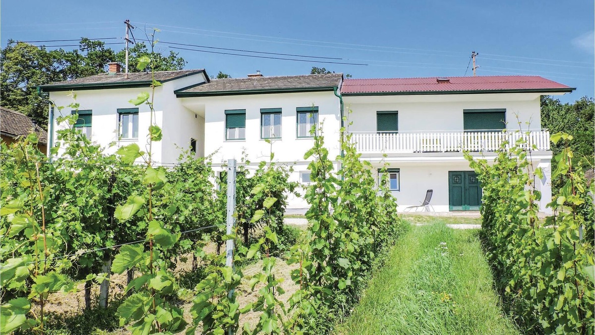Deutsch Schuetzen-Eisenberg House | 3 bedroom home in Eisenberg