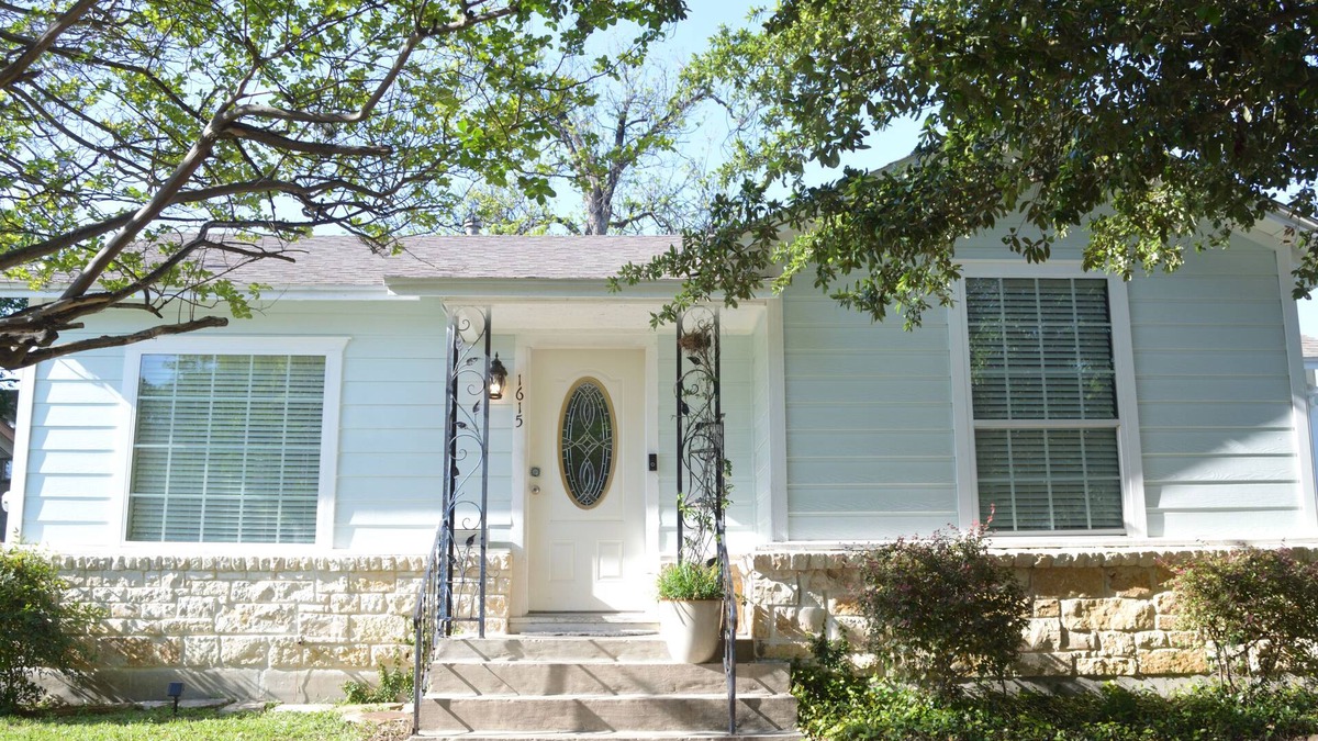 San Antonio House | 3 Bedroom Home in Historic Deco District - Minutes from Downtown