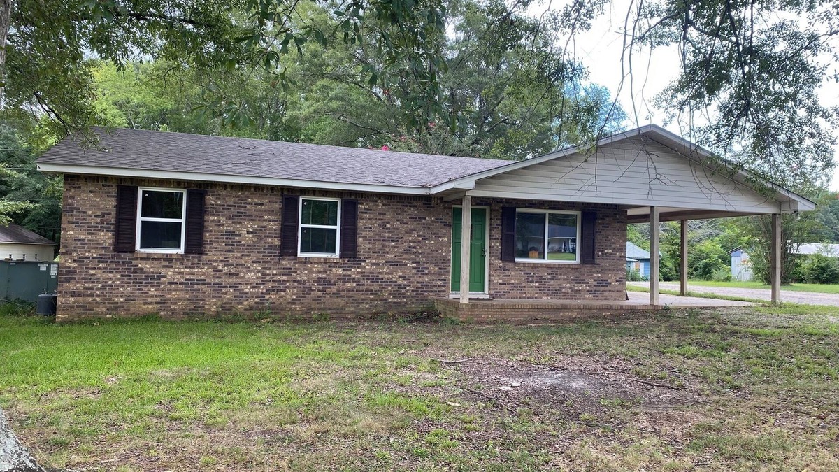 Iuka House | 3-Bedroom Home in Iuka