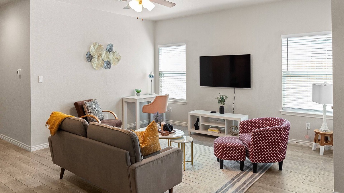 Jarrell House | 3-bedroom home in marvelous Jarrell where country meets style