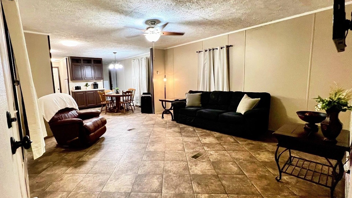 Sorrento House | 3-bedroom home in quaint Sorrento with AC, WiFi, pond