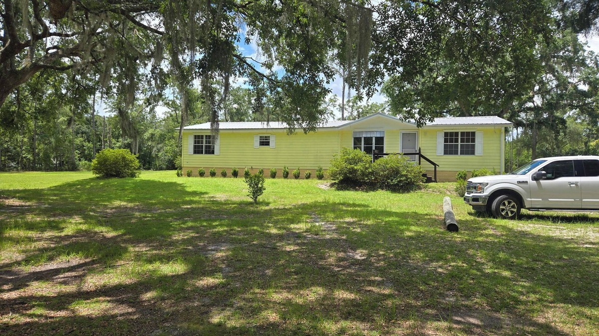 Lake City House | 3-bedroom home in rural Lake City near the Suwannee River and the Florida Trail
