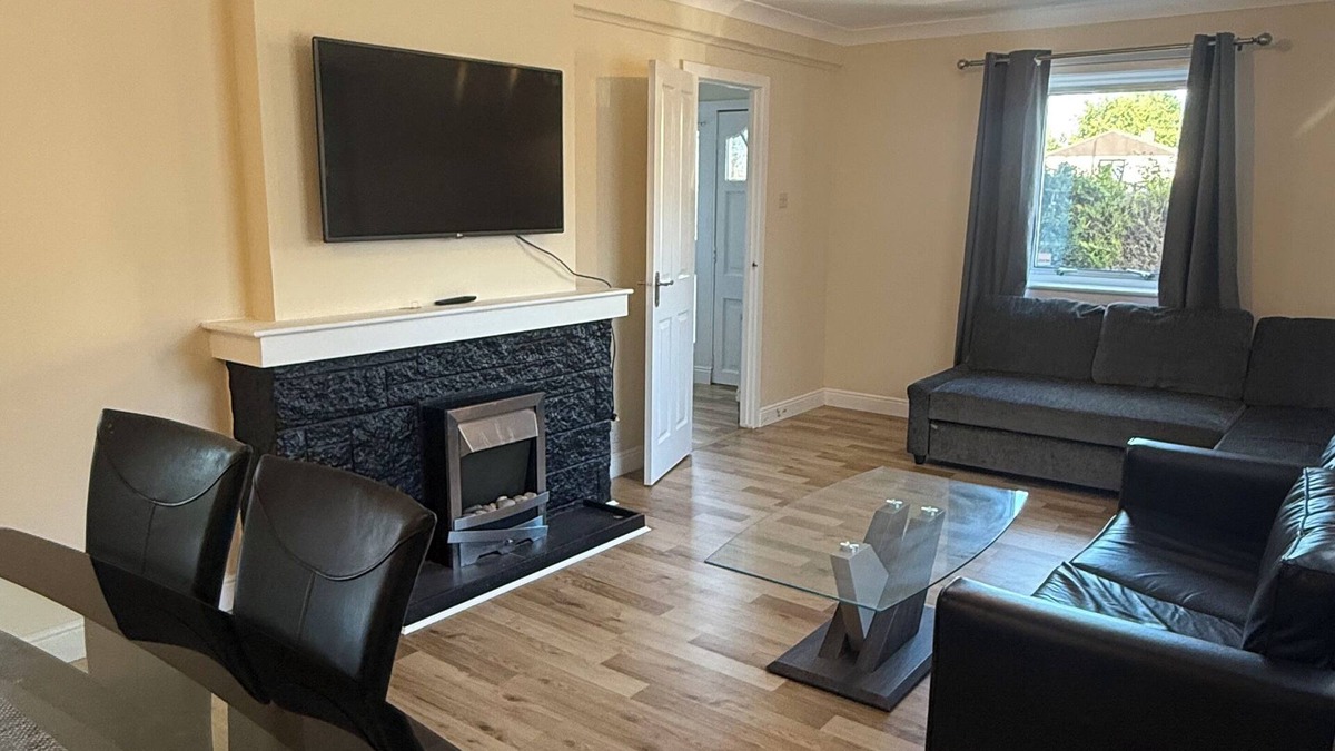 Kirkcaldy House | 3 bedroom home Kirkcaldy