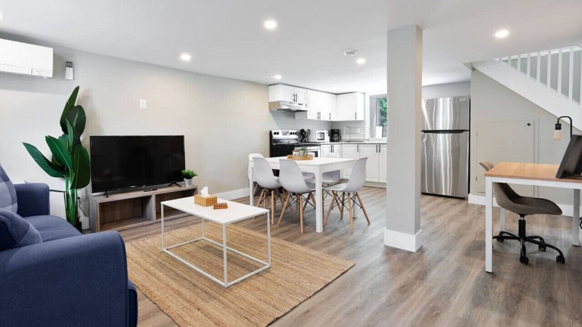 Barrie House | 3-Bedroom Home – Perfect for Beach & City Getaways