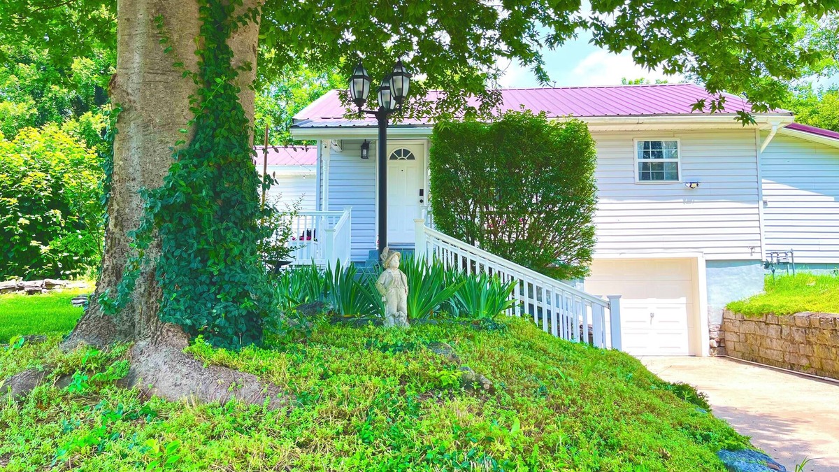 Noel House | 3 Bedroom Home walking distance from Main St.