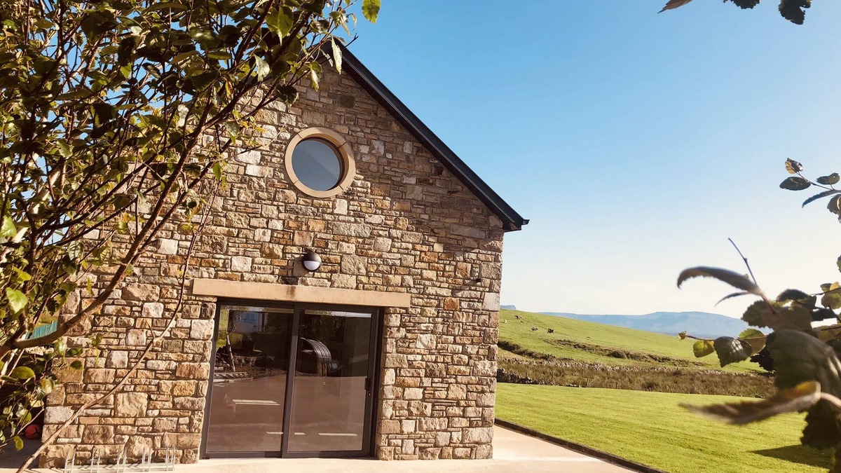 Ballyshannon Ski Chalet | 3 bedroom home with snooker/gym studio by the sea in Rossnowlagh, Co. Donegal