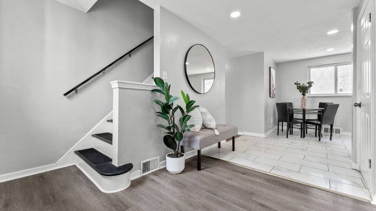 Brentwood House | 3-bedroom house and game room in Pittsburgh with WiFi, AC