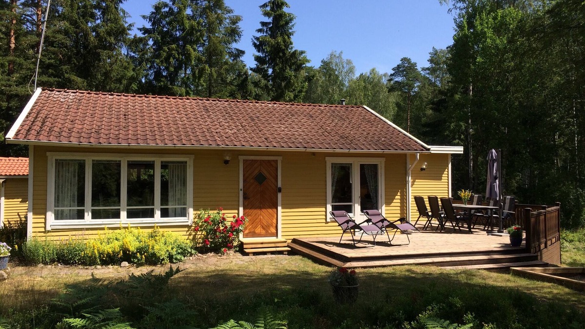 Vittsjo Cottage | 3 bedroom house by forest and lake