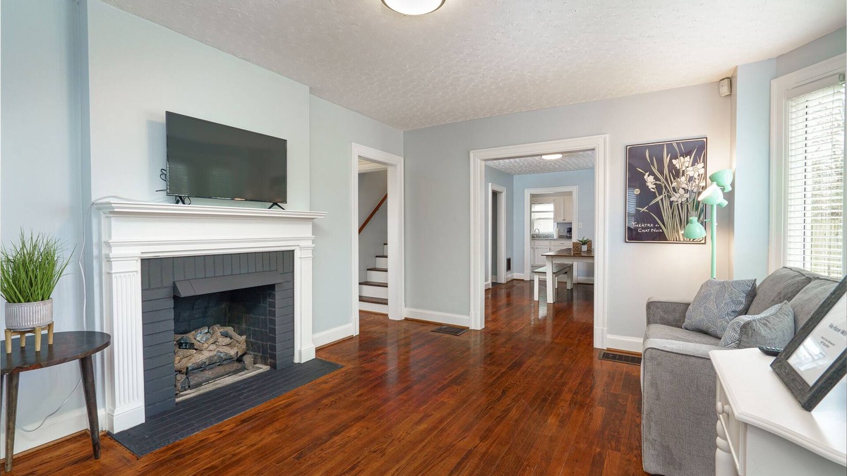Hurwood Heights House | 3 Bedroom house close to downtown and the airport with an amazing deck.
