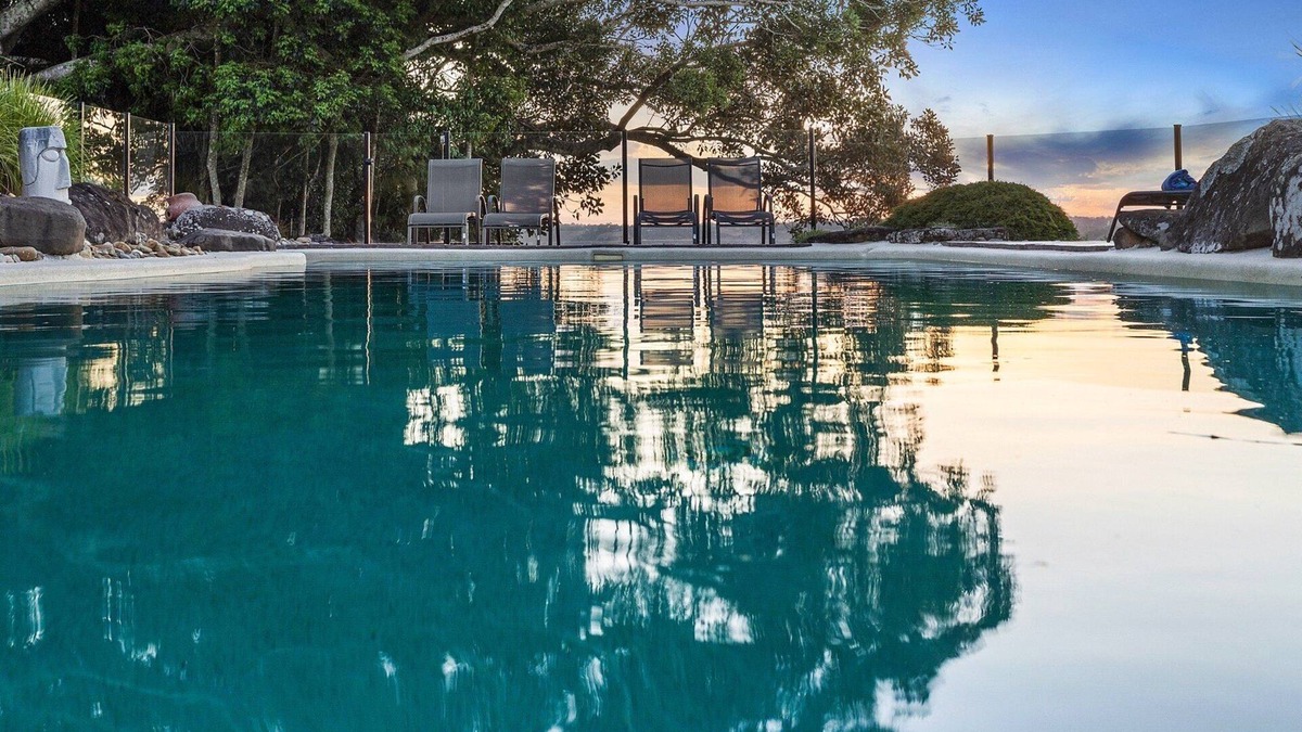 Clunes Villa | 3 bedroom House. Dog friendly. Modern Kitchen. BBQ. Sleeps 6 guests.