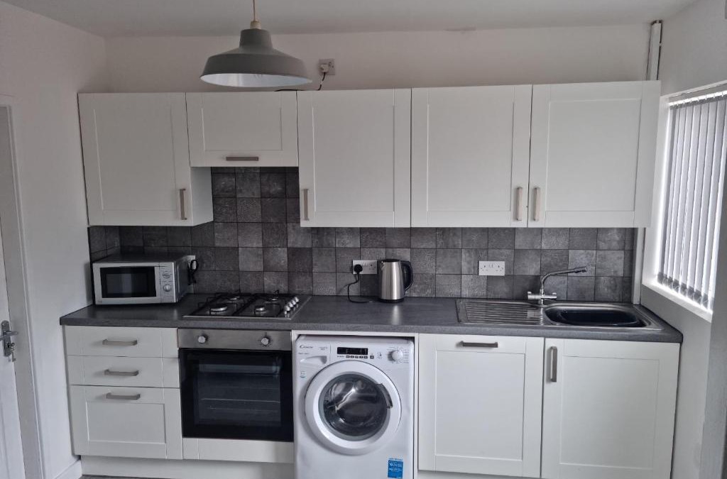 Ellesmere Port House | 3 bedroom house-Ellesmere Port