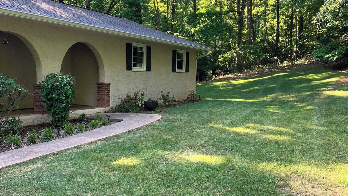 Seneca House | 3-bedroom house for Fun, Football, Fishing and Family