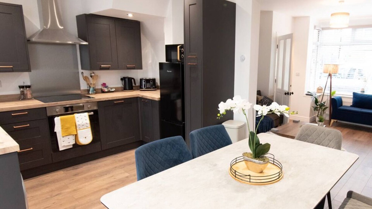 Droylsden House | 3 Bedroom House in Audenshaw